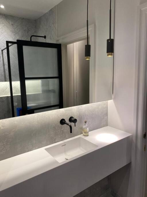 Luxury Georgian Apartment - 5 Minute Walk To Spa Bath Extérieur photo