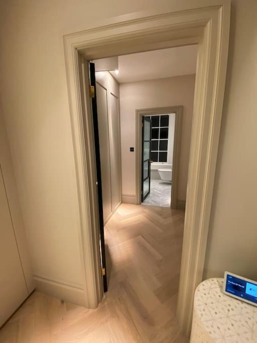 Luxury Georgian Apartment - 5 Minute Walk To Spa Bath Extérieur photo