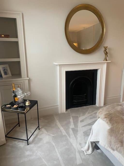Luxury Georgian Apartment - 5 Minute Walk To Spa Bath Extérieur photo