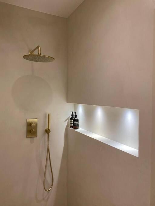 Luxury Georgian Apartment - 5 Minute Walk To Spa Bath Extérieur photo