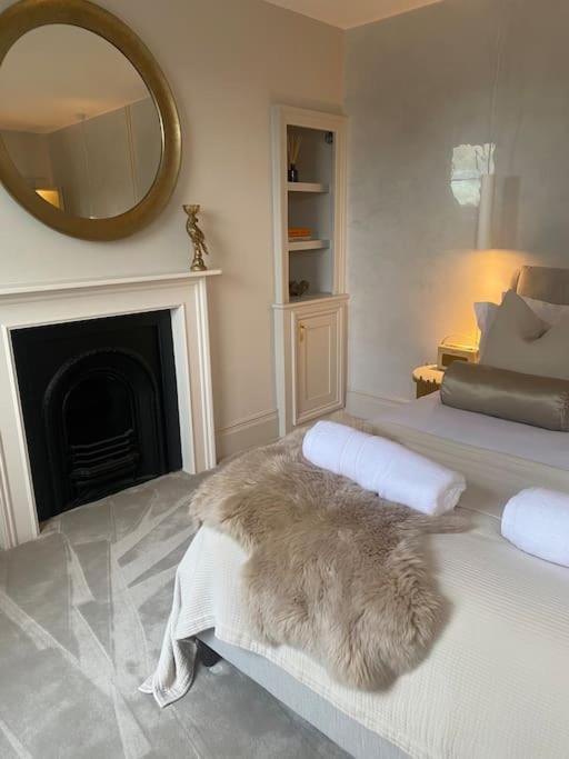 Luxury Georgian Apartment - 5 Minute Walk To Spa Bath Extérieur photo