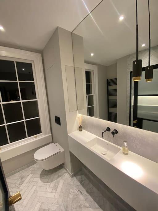 Luxury Georgian Apartment - 5 Minute Walk To Spa Bath Extérieur photo